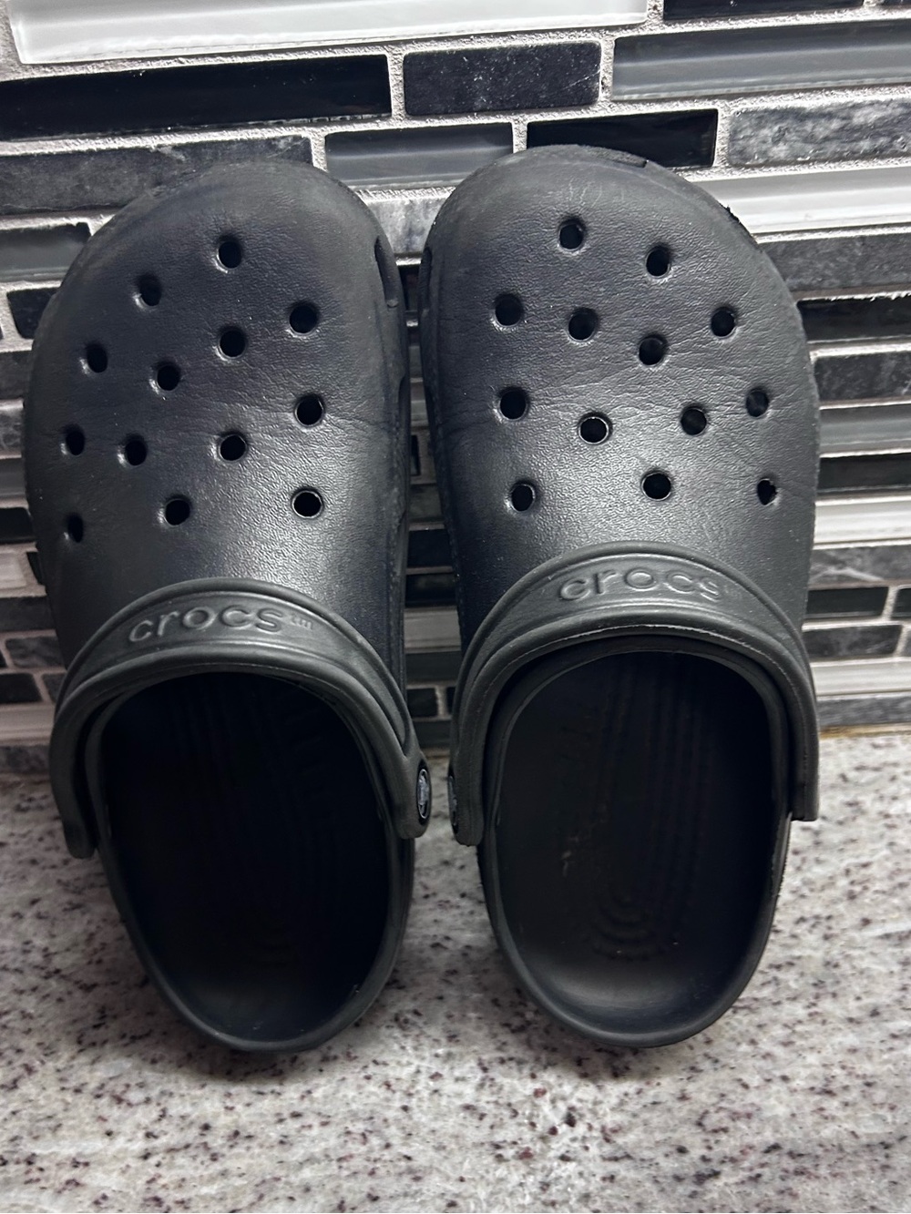 CROCS womens Classic Clog in Black size 6
